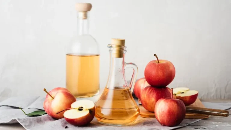 What Does an Apple Cider Vinegar Bath Do for Females? A Comprehensive Guide