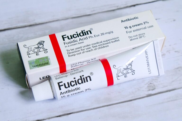 When should I apply antibiotic cream for folliculitis?