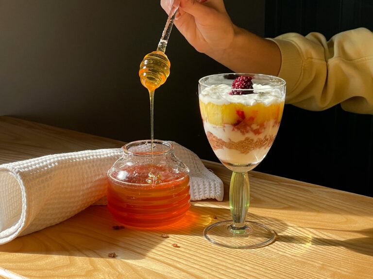 Maple Syrup vs Honey: A Comprehensive Comparison